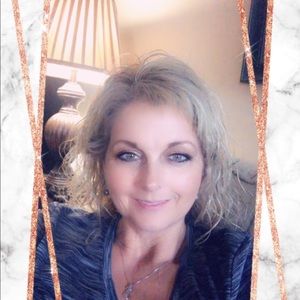 Meet your Posher, Bobbie